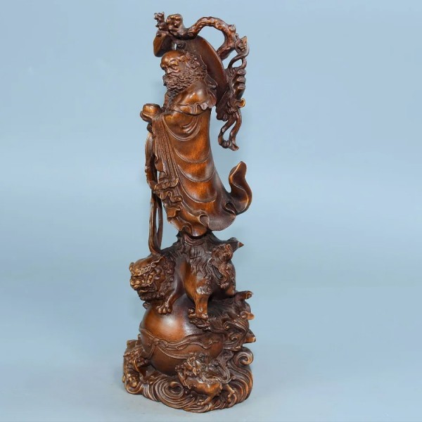 Temple Collection: Ancient Boxwood Statue of Bodhidharma, Zen Monk from the Southern Dynasty Holding a Scepter